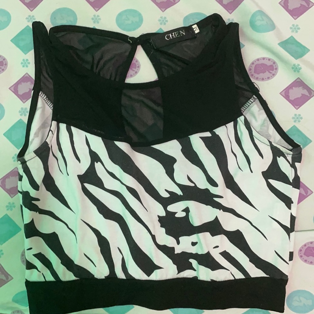 Selling a crop trop from CHEN, and size M